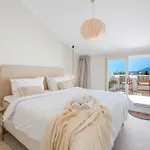 Extravagant Newly Renovated Penthouse With Sea Views