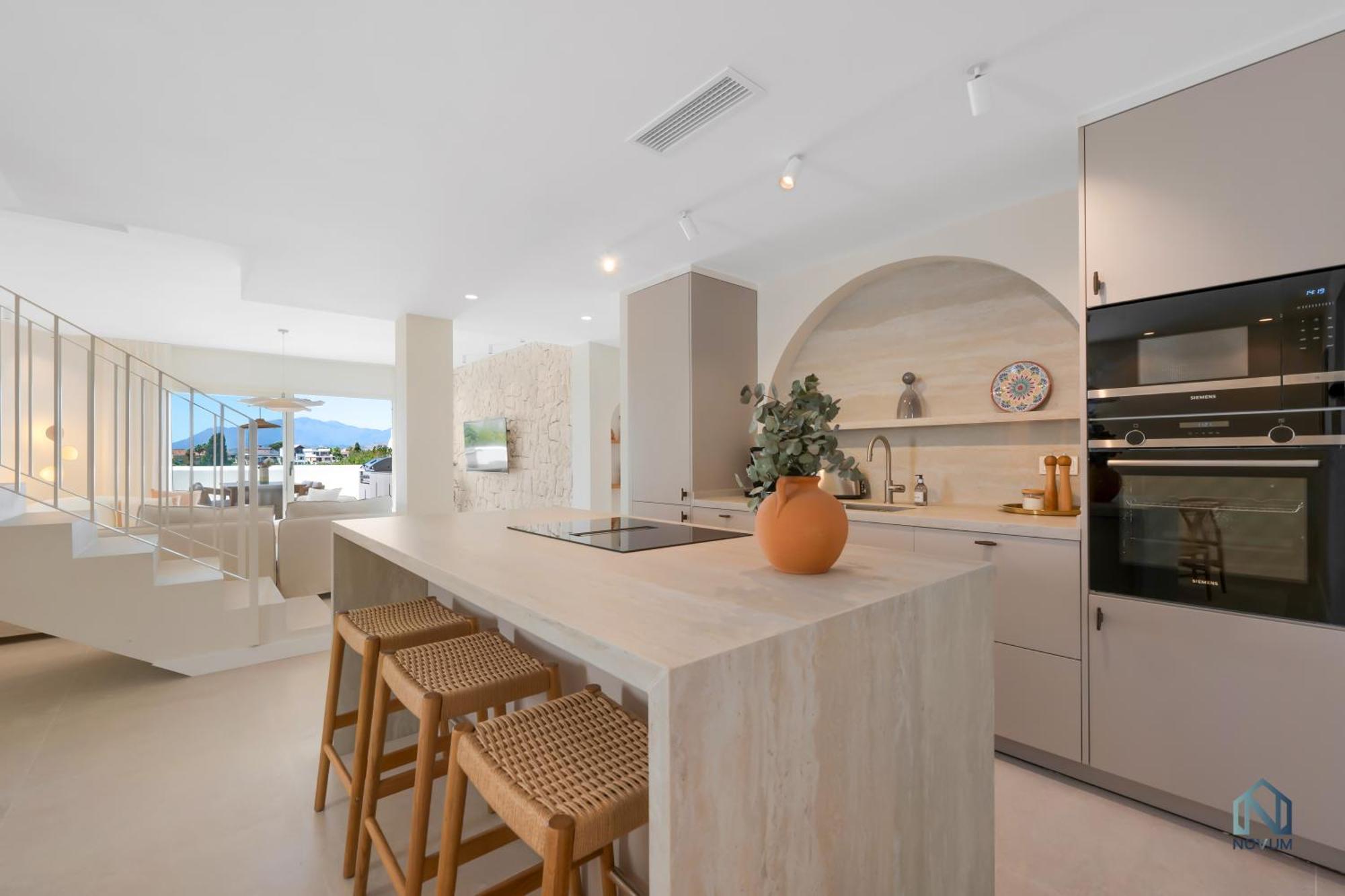 Extravagant Newly Renovated Penthouse With Sea Views Appartement *