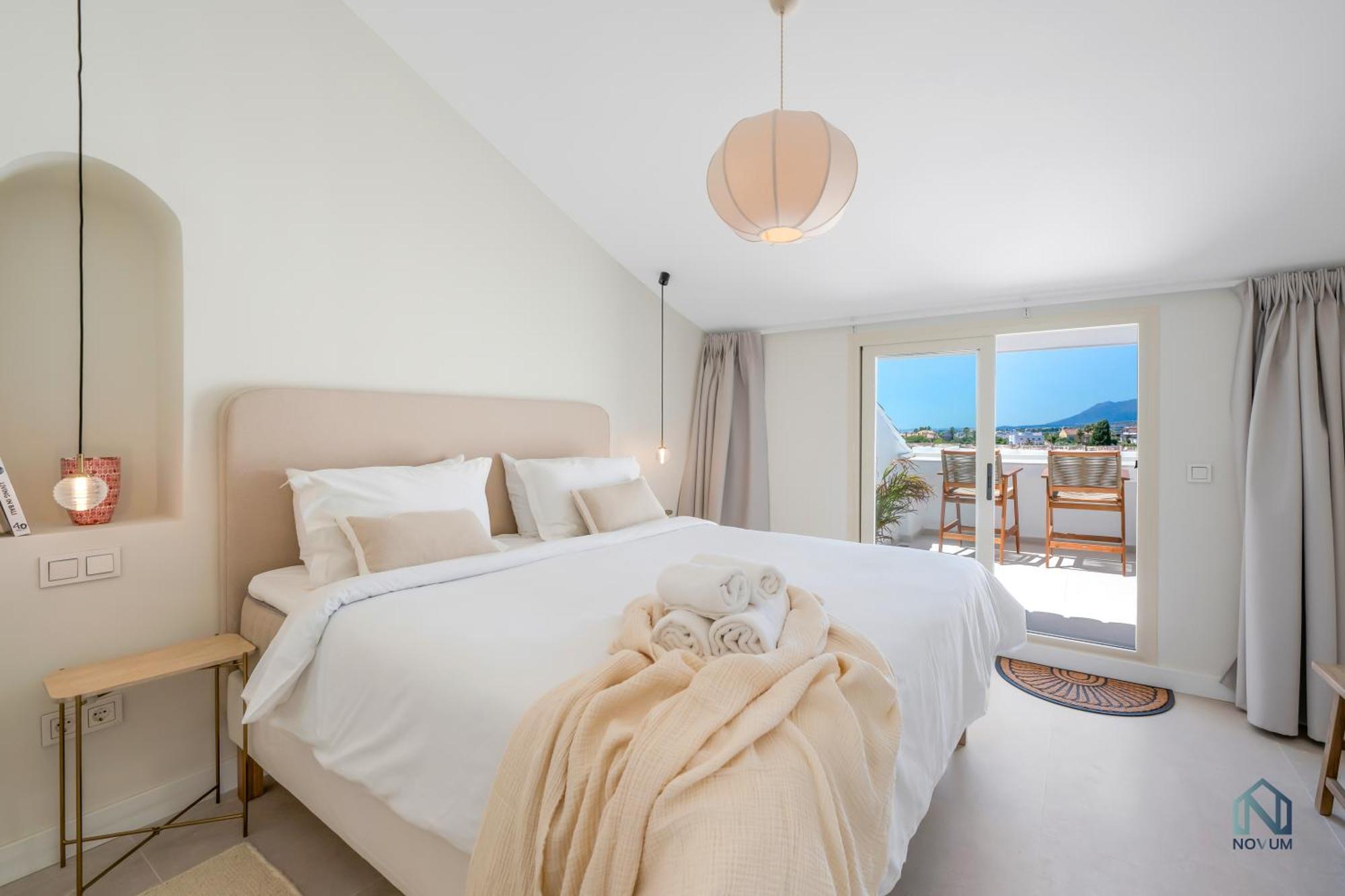 Extravagant Newly Renovated Penthouse With Sea Views Marbella